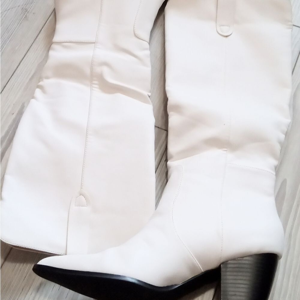 (74-4292) Women's White Boot Sz 10